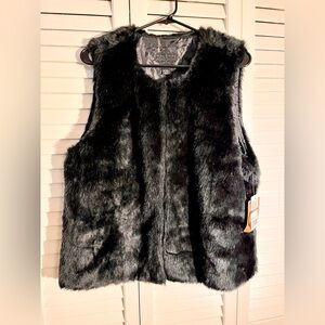 NWT Jou Jou lined faux fur vest sz XXL. So glam🖤